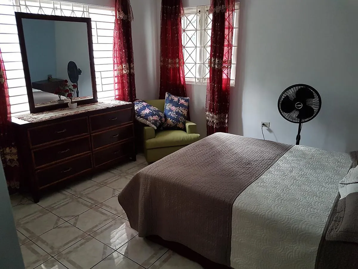 Jus4U-1 The Home Away From Home Villa 0*, Ocho Rios Jamaica